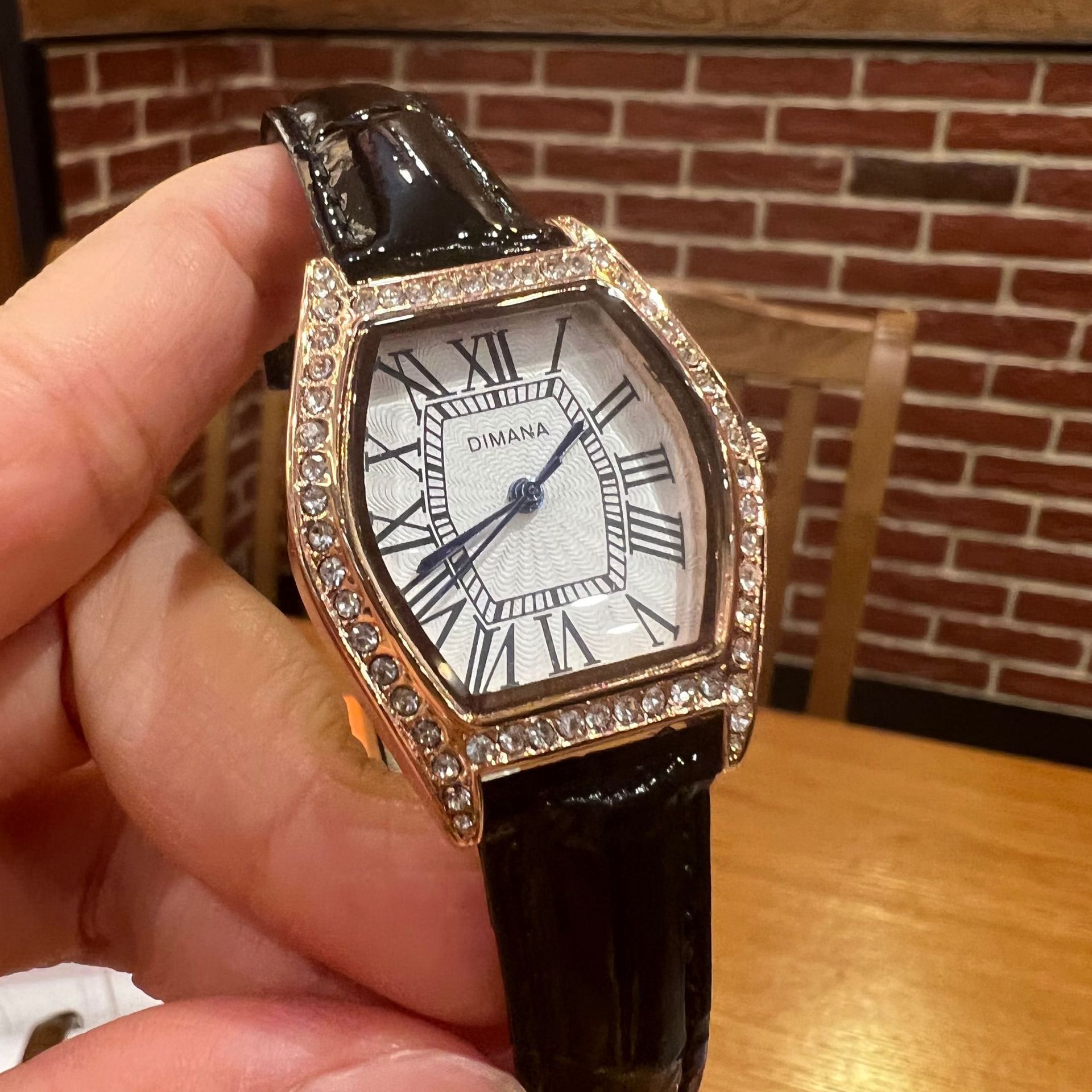 Retro Barrel-Shaped Women's Watch Roman Dial Leather Waterproof