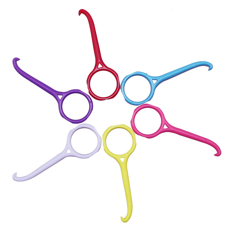 Orthodontic aligner removal hook tool