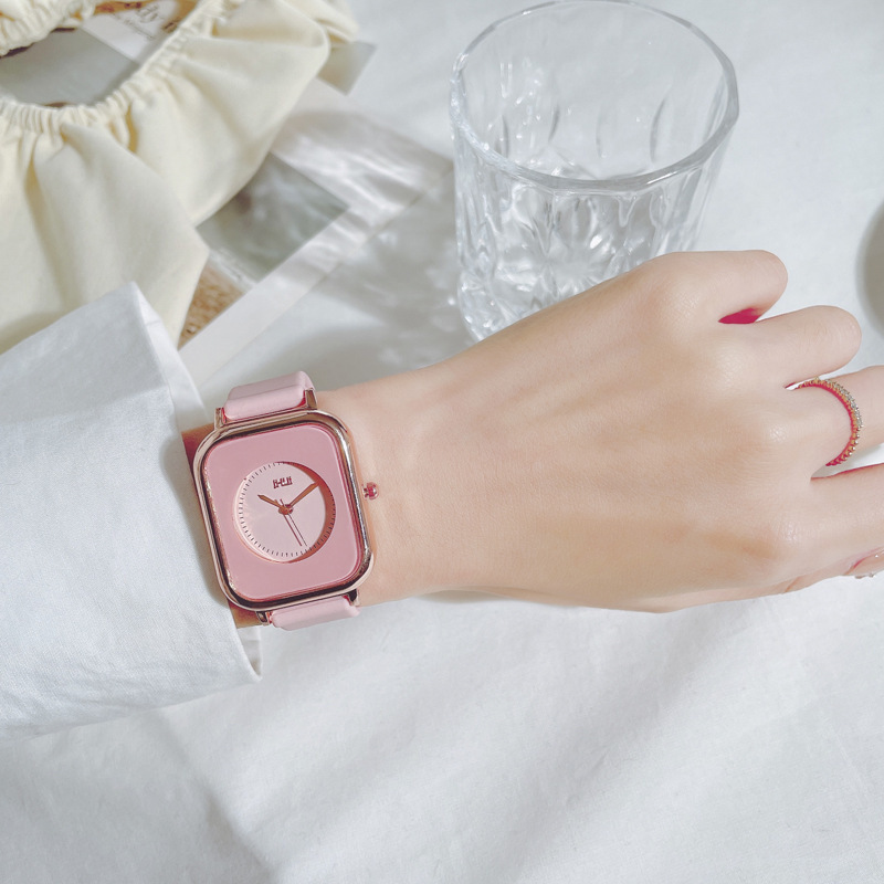 Women's wristwatch, silent, vintage design