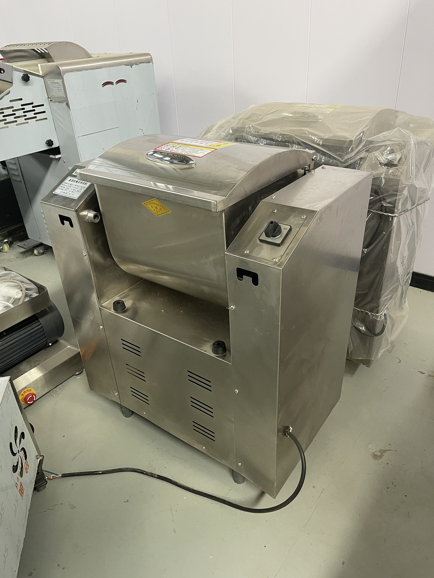 Stainless steel silent dough mixer 15-75kg automatic