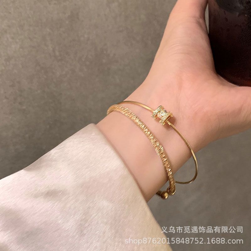 3-piece gold-plated bracelet set with zircon letter H details
