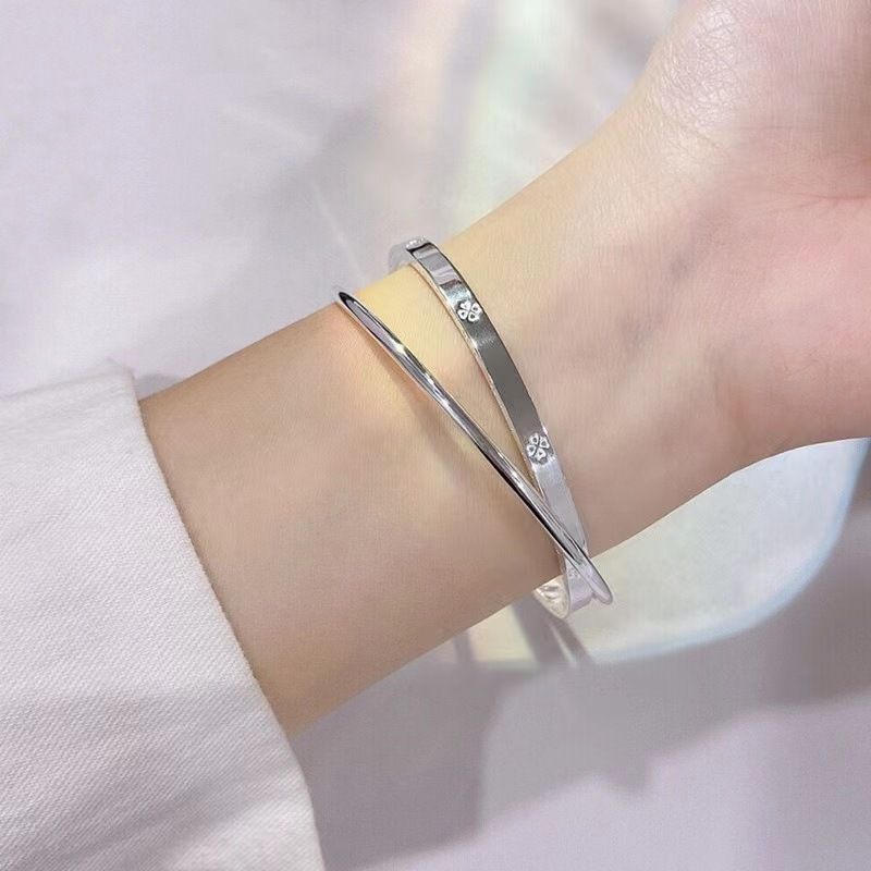 Four-leaf clover bracelet with double ring