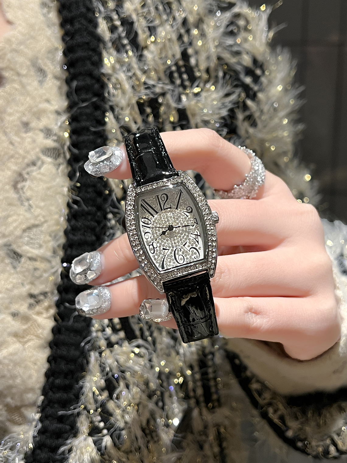 Women's watch with genuine leather strap, barrel shape, waterproof
