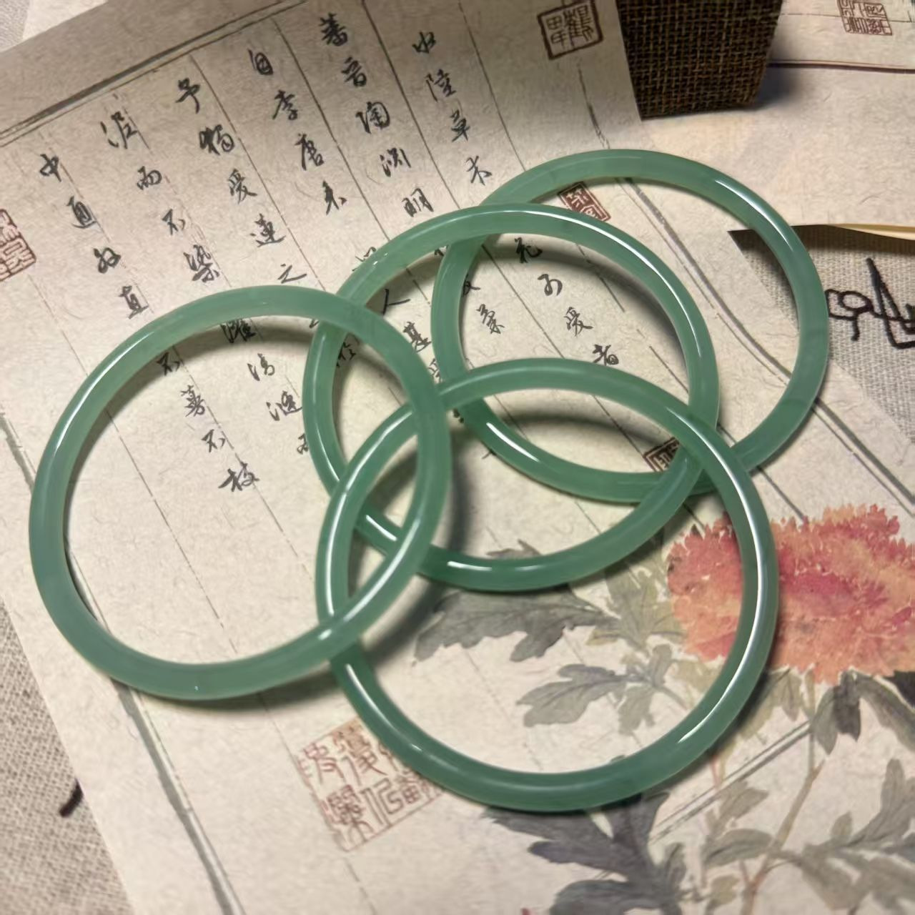 Tianshan emerald jade bangle, ice glutinous type, floating flower pattern