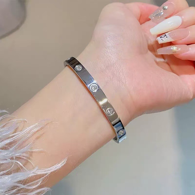 Six-petal flower bracelet, titanium steel, non-fading