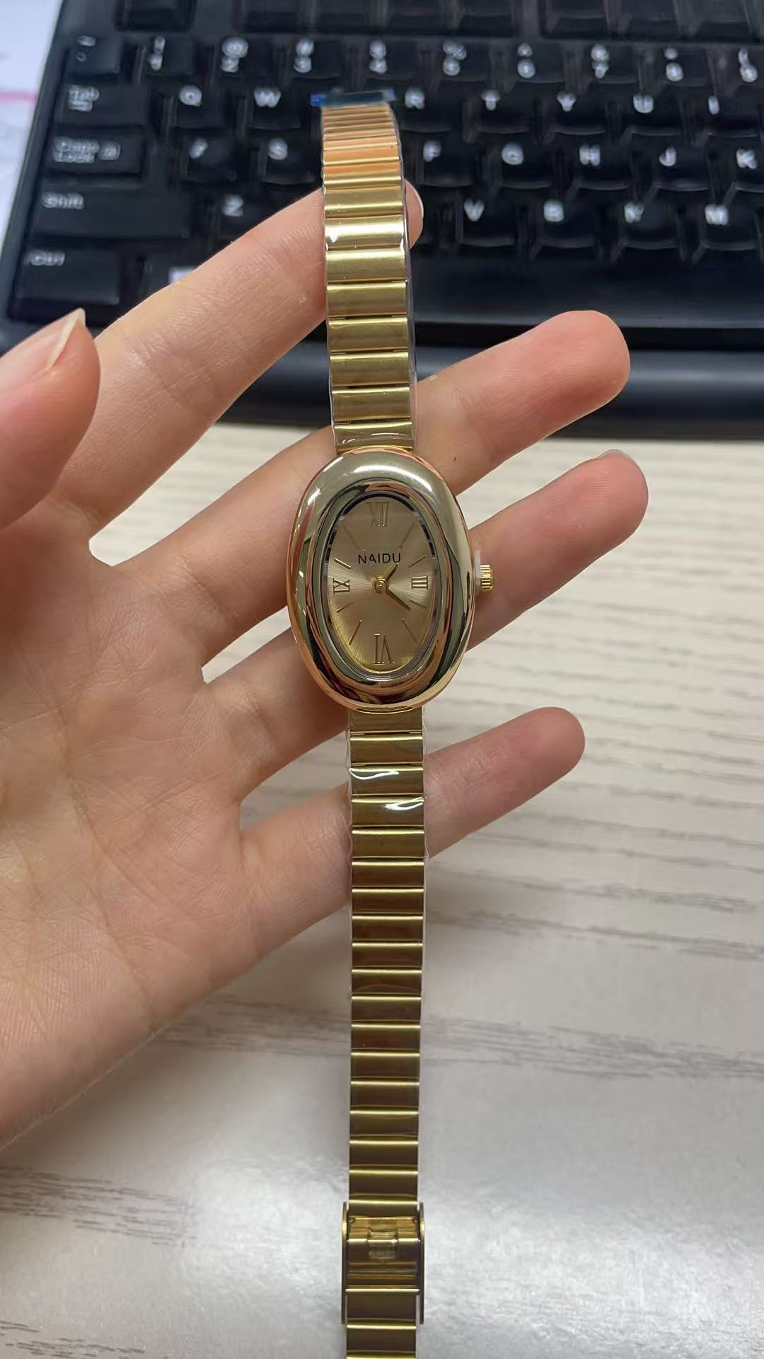 Damenuhr, klassischer Stil, elegante Luxus-Vintage, modisch
