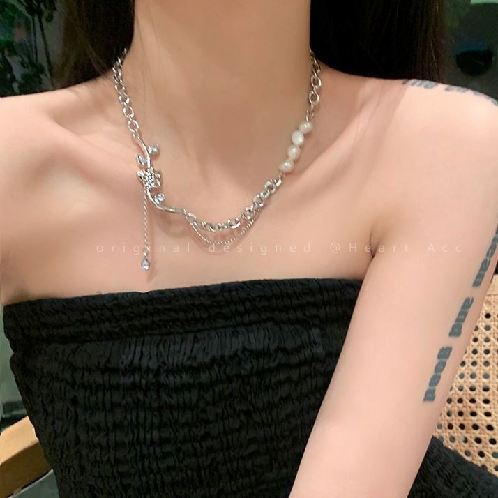 Pearl tassel necklace with petal design