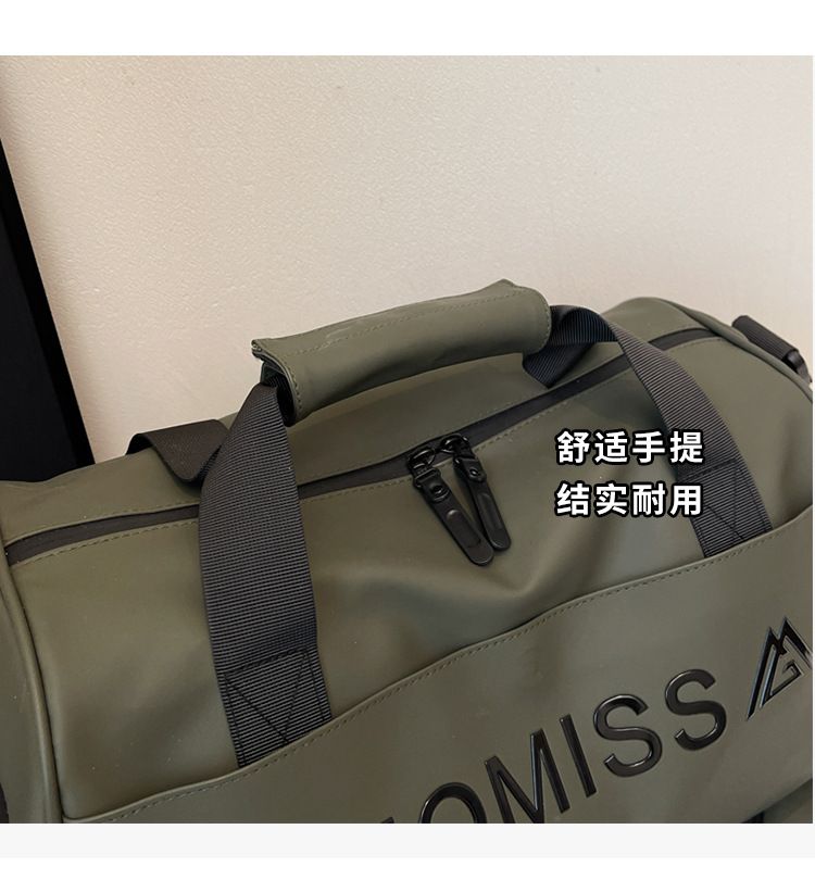 Men's sports bag with wet/dry compartment and shoe section