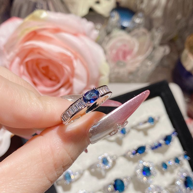 Mavi korundum taşlı gümüş yüzük
