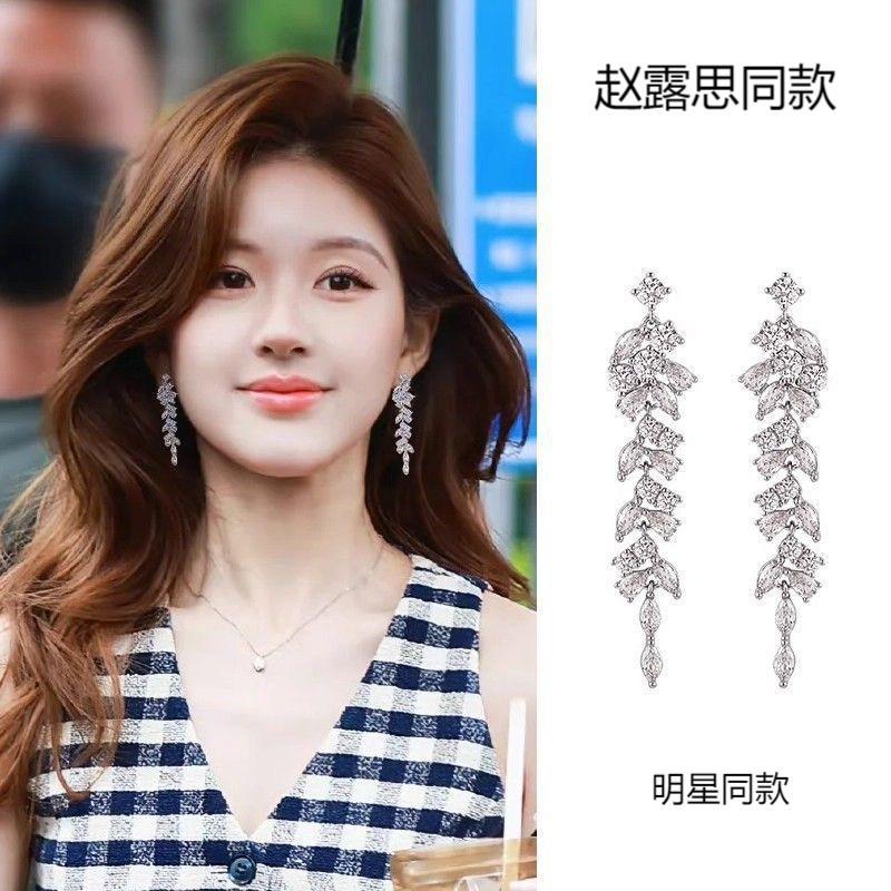 Design earrings, lightweight luxury, versatile, elegant
