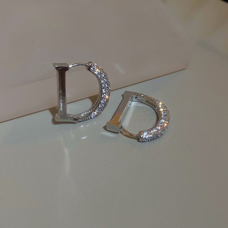Silver needle C-shaped geometric earrings, elegant design