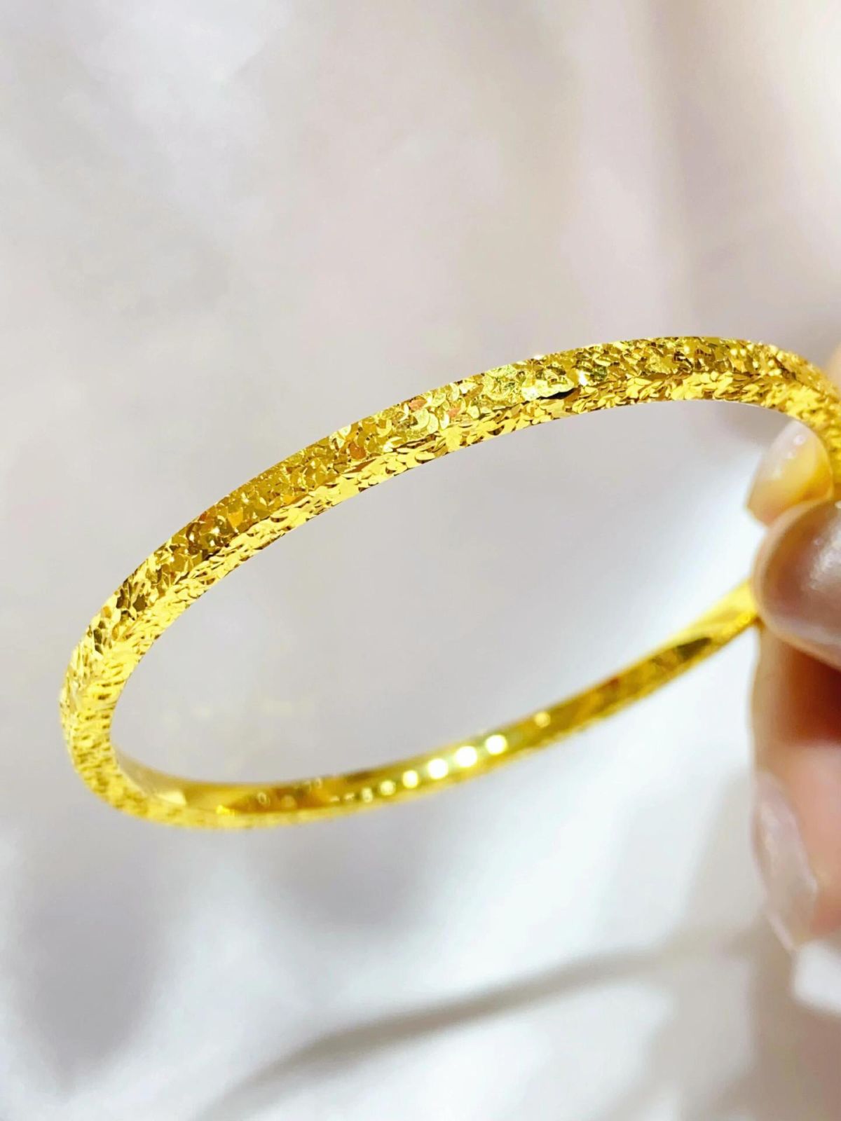 Damenarmband aus Gold, Crushed-Ice-Stil, Sandgold