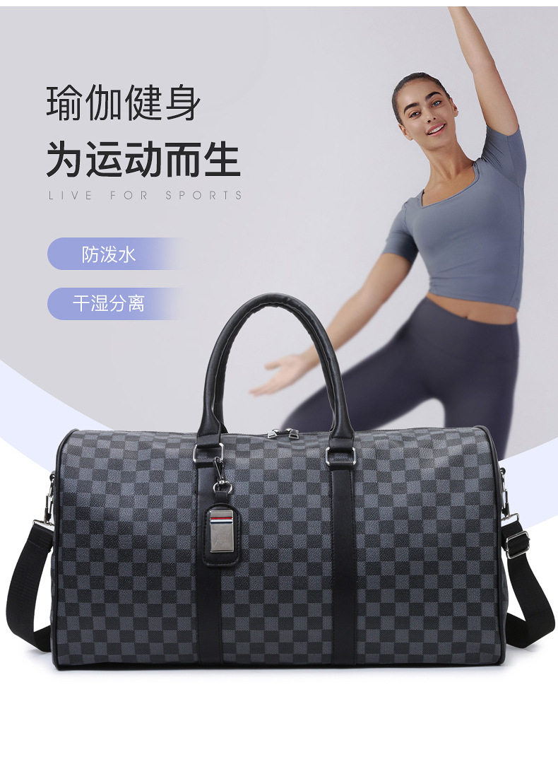 Sports bag with dry-wet compartments, large capacity