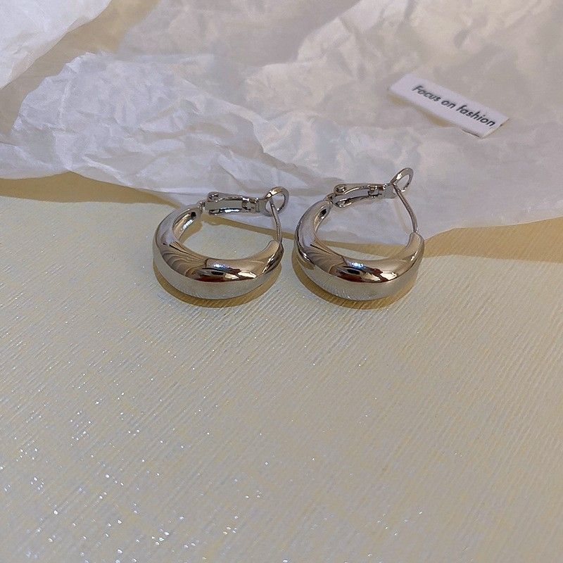 Silver needle C-shaped geometric earrings, elegant design