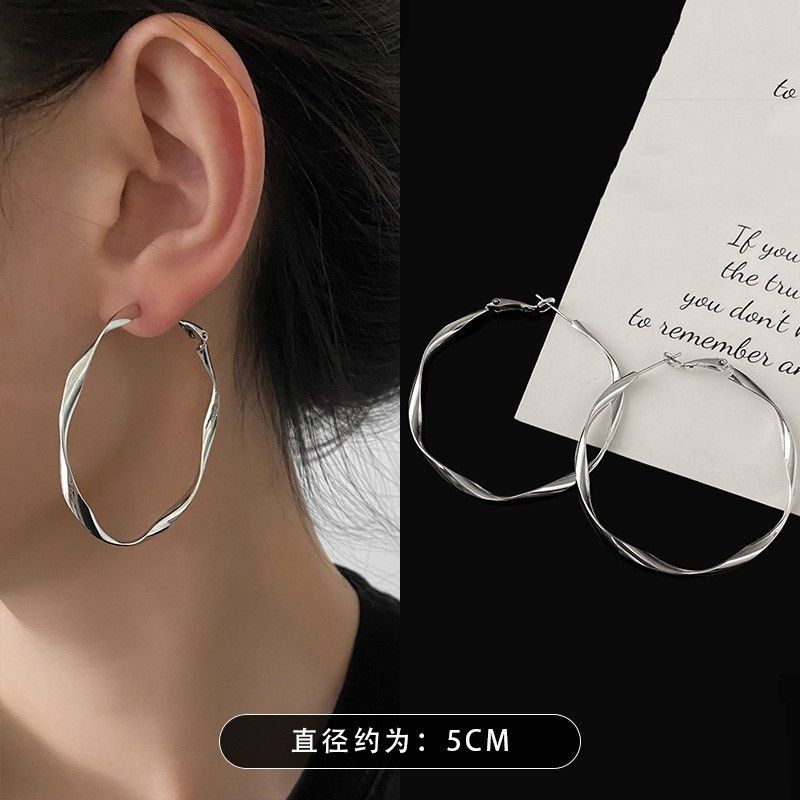 Silver needle C-shaped geometric earrings, elegant design