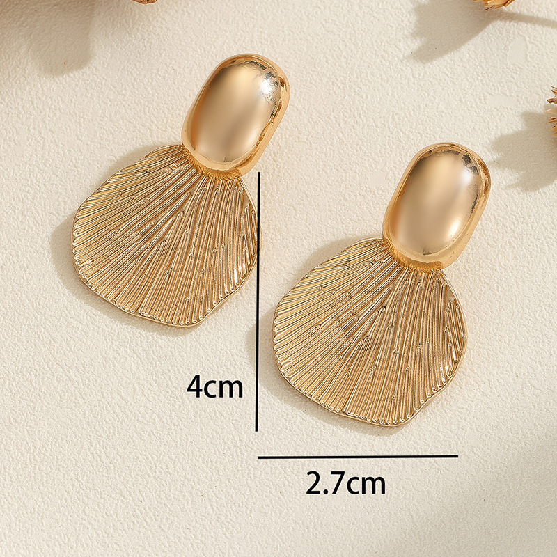 Vintage yaprak küpe, minimal tasarım, kadın aksesuarı