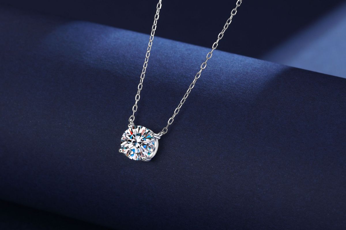 S925 gümüş moissanit kolye, 1 karat, dört pençeli PT950 kaplama