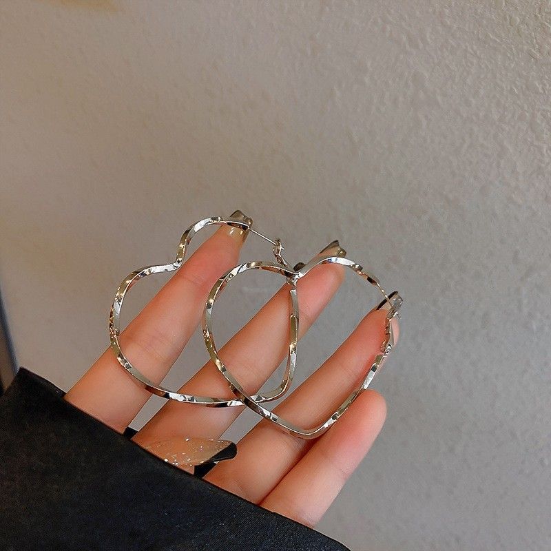 Silver needle C-shaped geometric earrings, elegant design