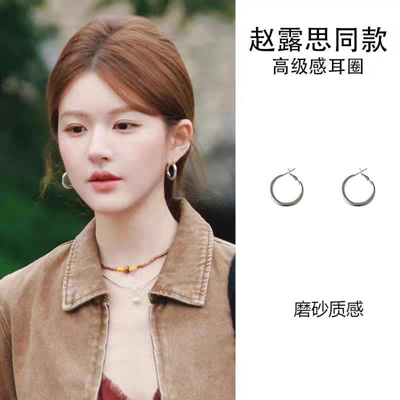 Design earrings, lightweight luxury, versatile, elegant