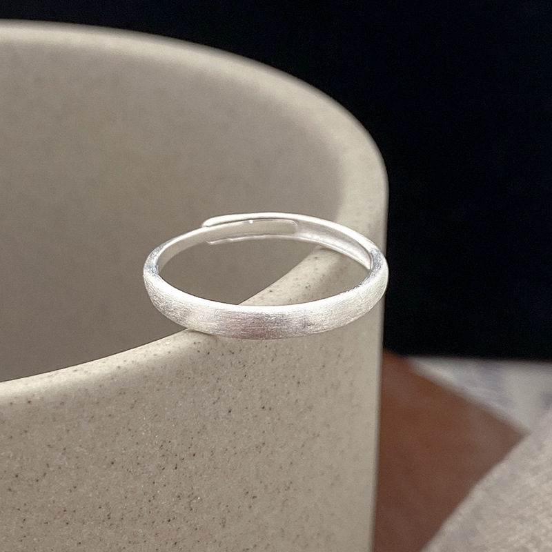 Kadınlar için s925 ayar gümüş fırçalanmış mat düz yüzük, minimalist tarz, niş, sade, çok yönlü, ince açık yüzük.