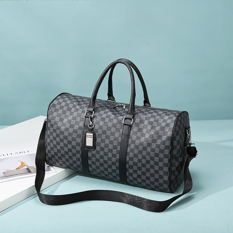 Sports bag with dry-wet compartments, large capacity