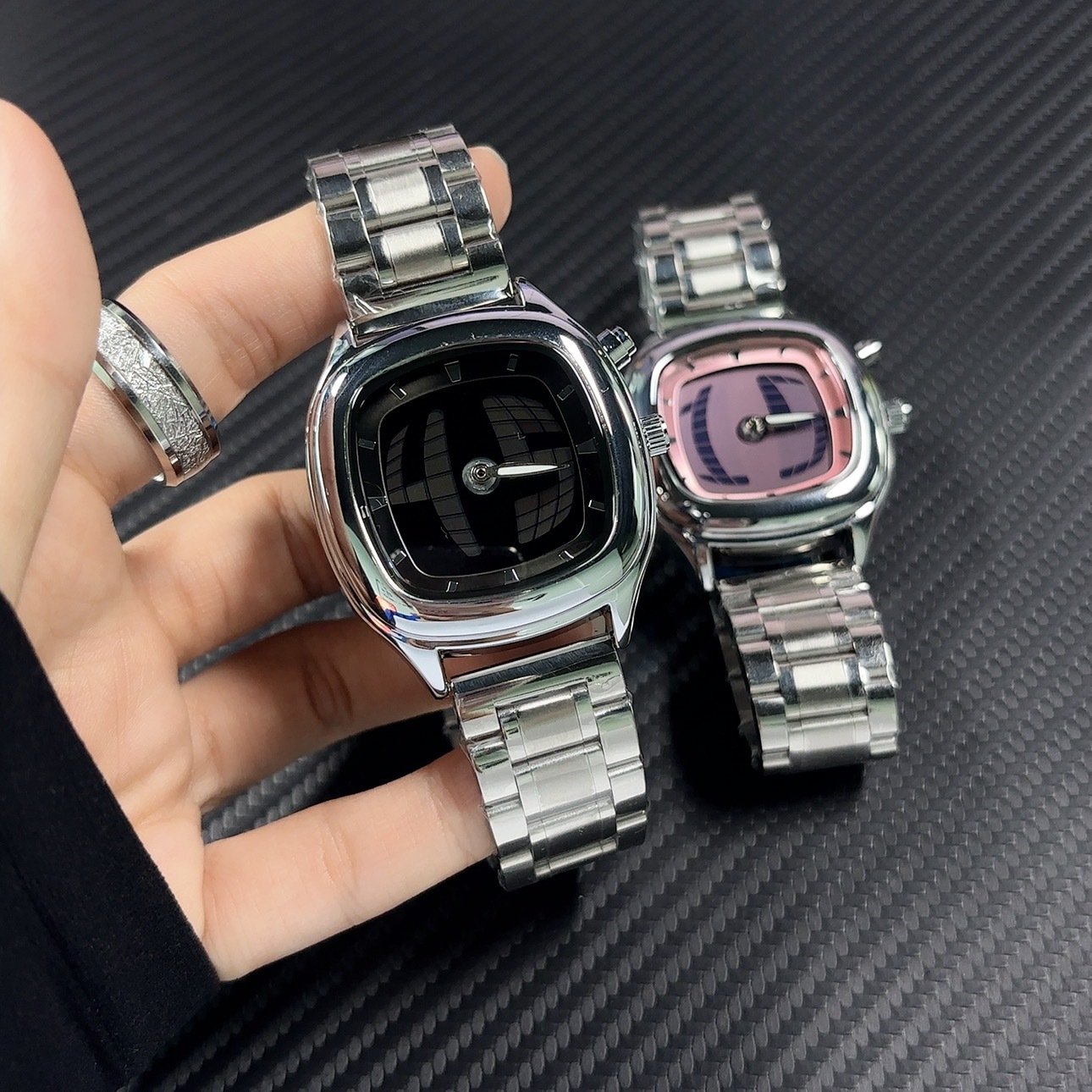 Men's sports watch with digital display quartz