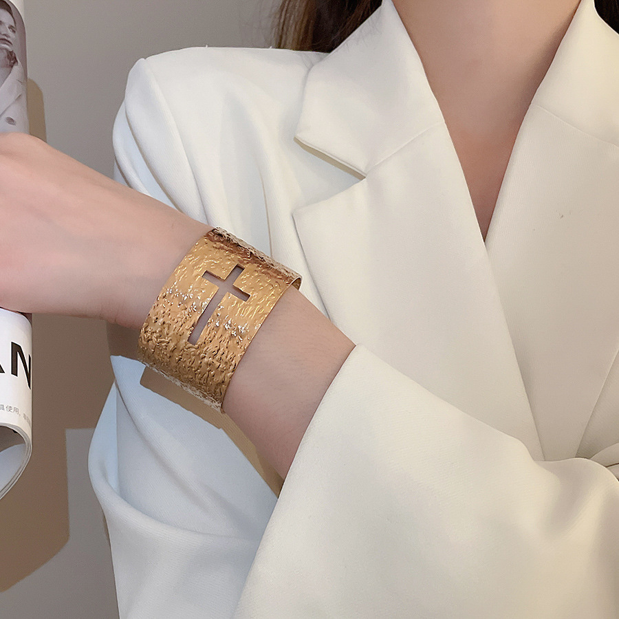 Metal geometric open bangle, gold tone