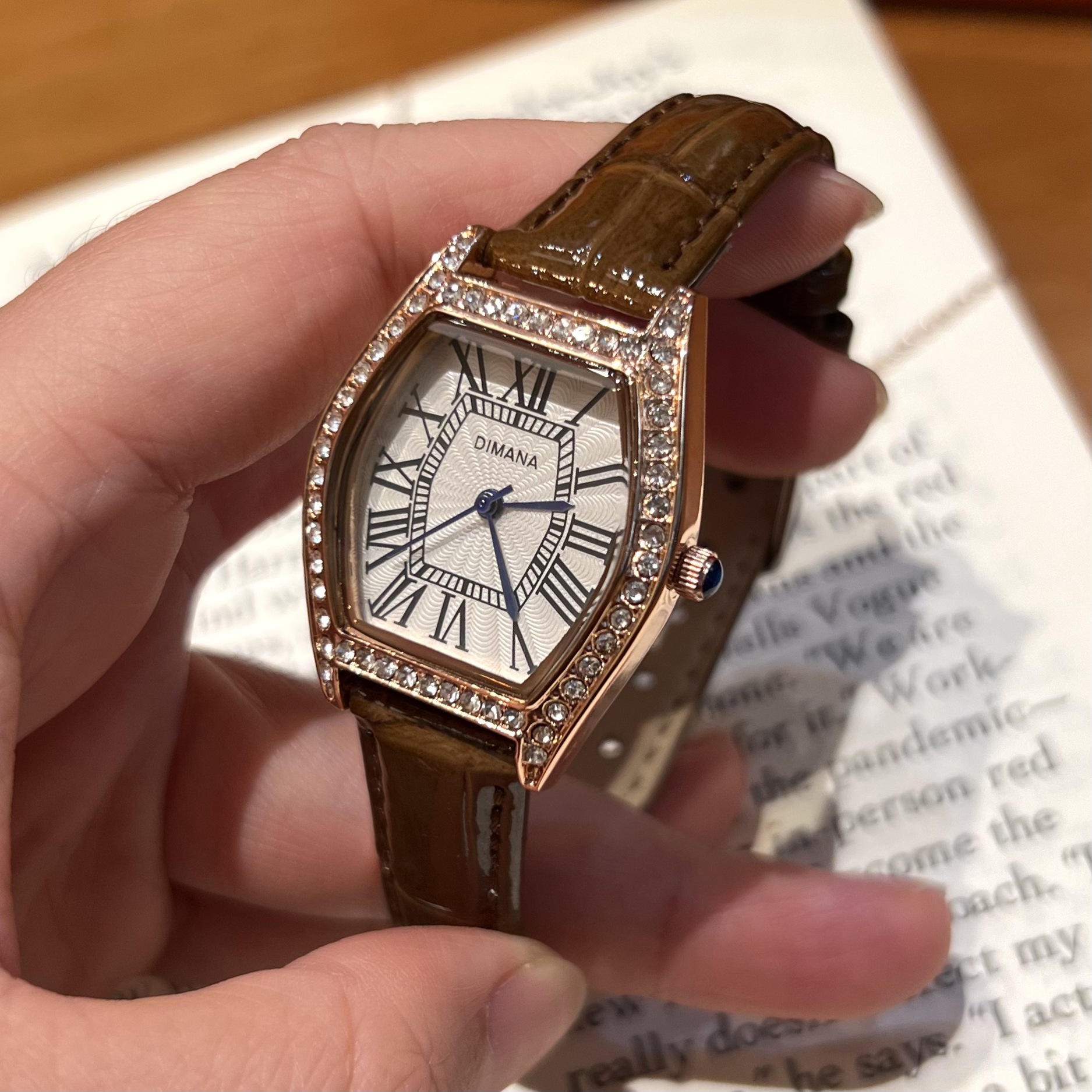 Retro Barrel-Shaped Women's Watch Roman Dial Leather Waterproof