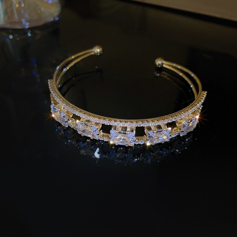 Zircon ribbon open bangle bracelet