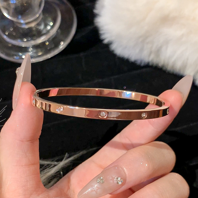 Six-petal flower bracelet, titanium steel, non-fading