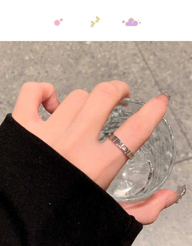 Edelstahl-Ring mit römischen Ziffern und Zirkonia