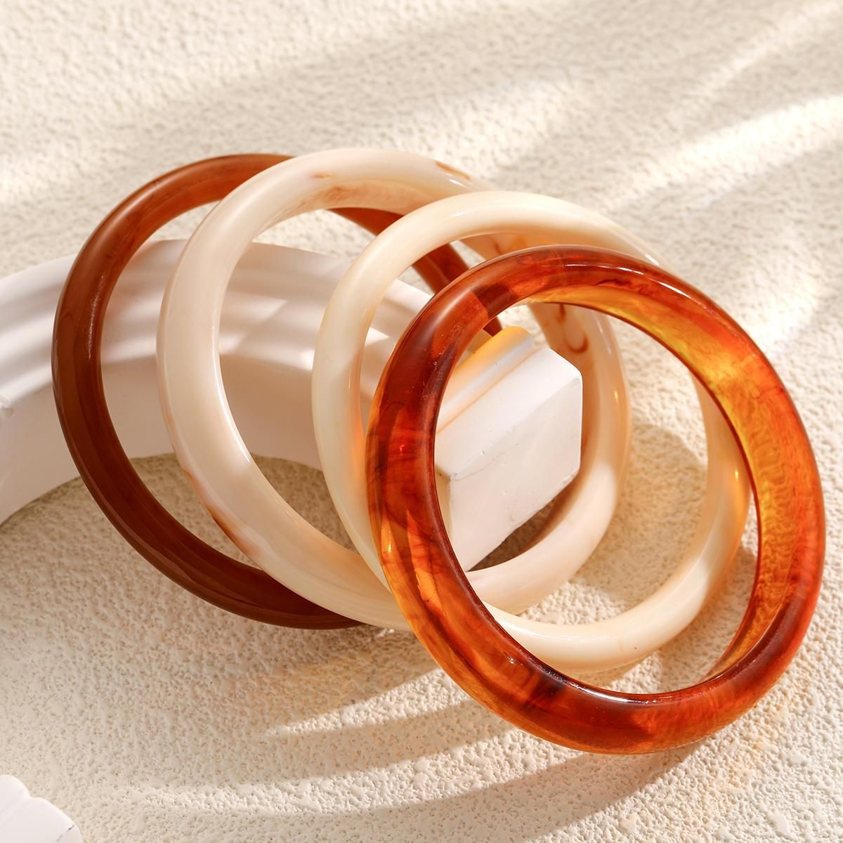 Resin bracelet with marble pattern, vintage style