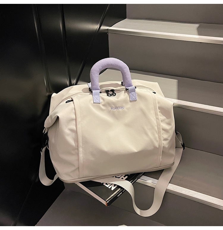 Large capacity travel bag, carry-on compatible