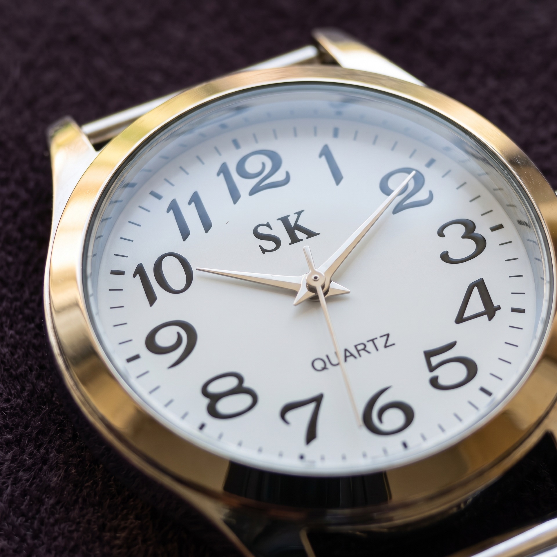 Seniorenuhr mit großen Ziffern, elastisches Band, Quarz