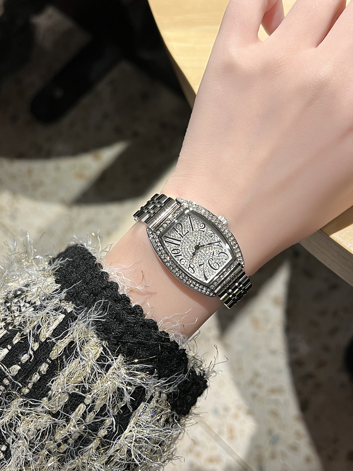 Women's watch with genuine leather strap, barrel shape, waterproof