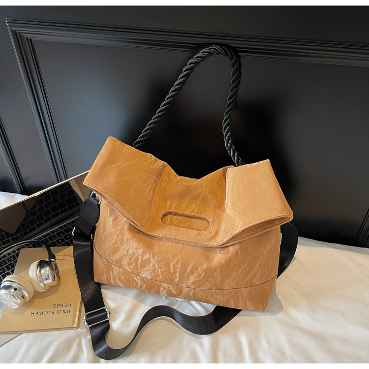Travel bag, large capacity, single shoulder strap