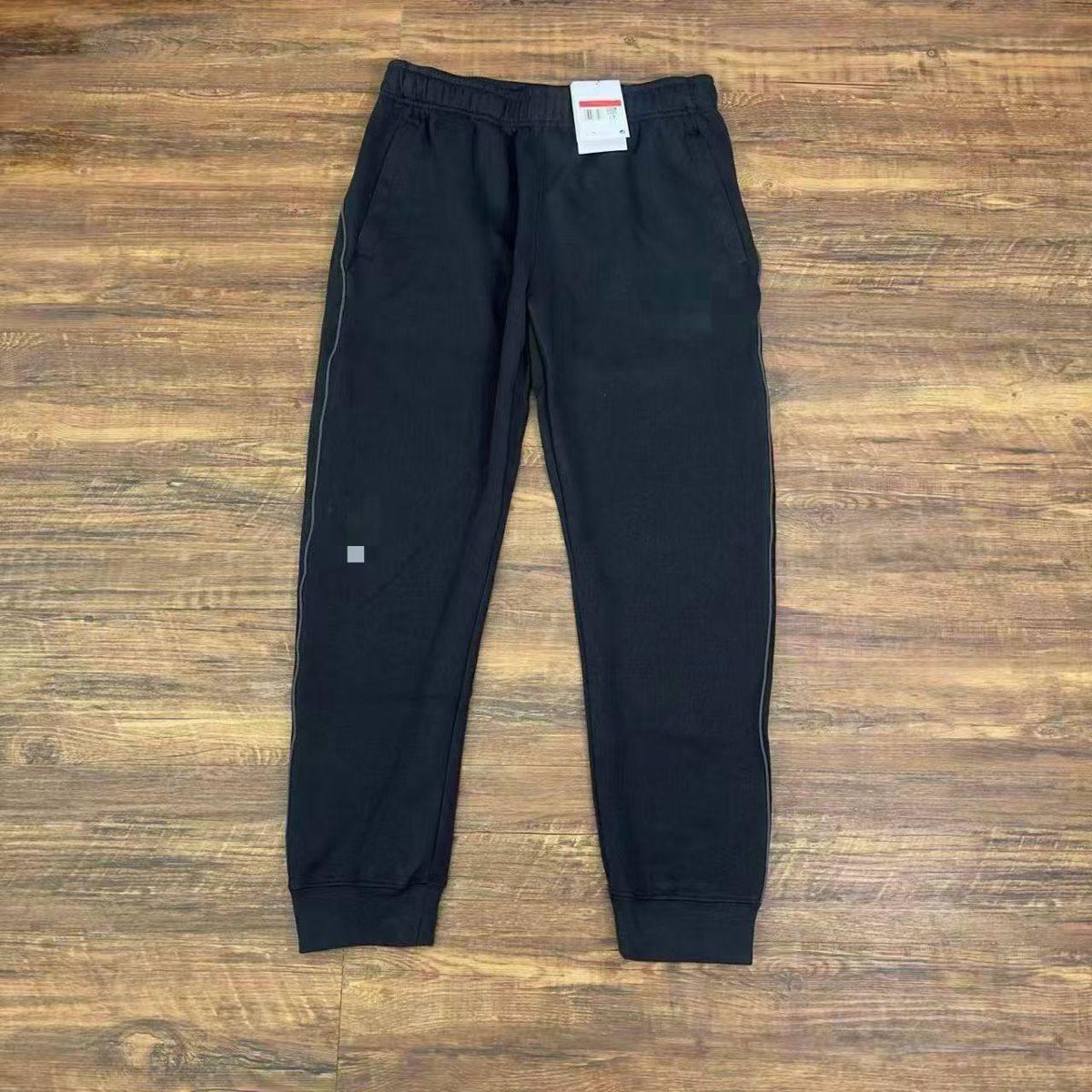 Herren-Kapuzenpulli und Jogger-Set mit reflektierendem Design