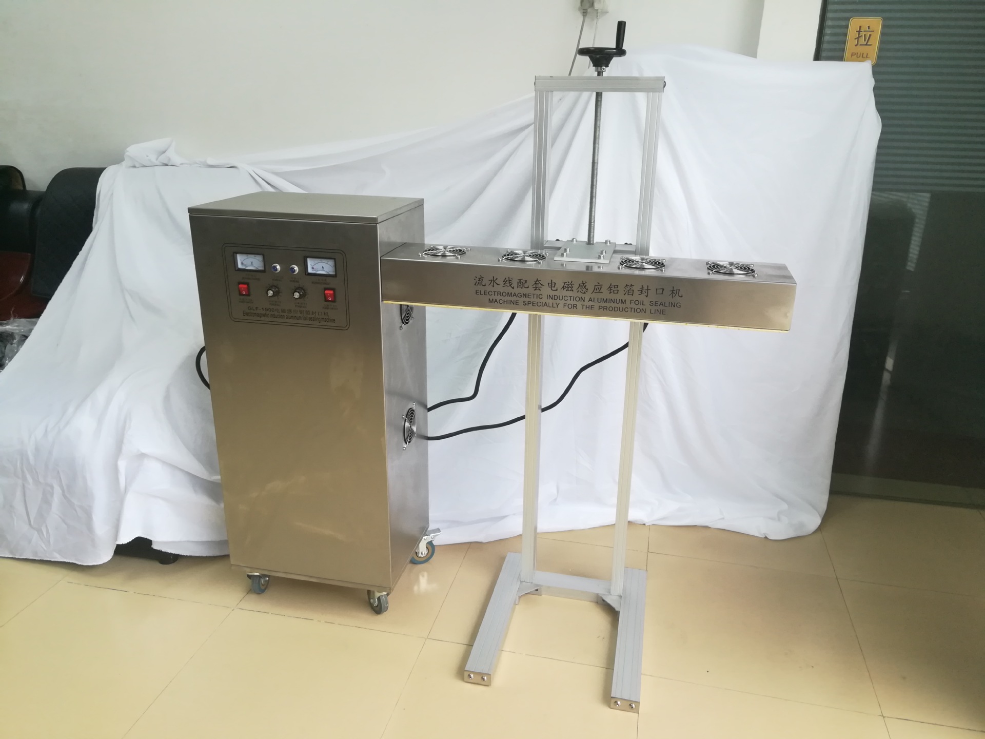 Elektromagnetische Aluminium-Folien-Verschließmaschine, vollautomatisch