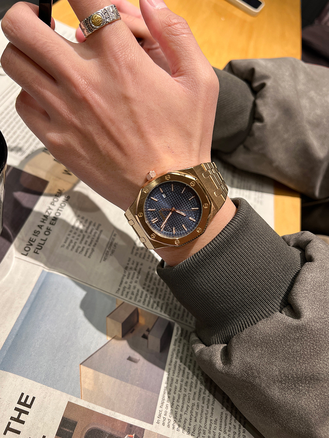 Royal Oak Quartz Men's Watch with Waterproof Steel Band