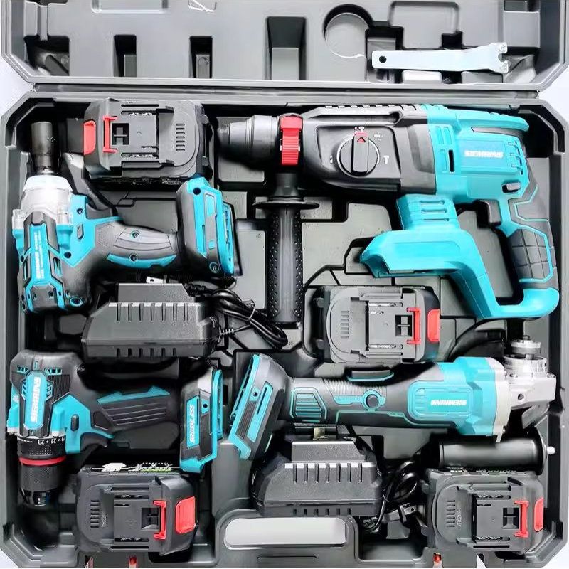 Makita 4-teiliges Akku-Set: Elektroschrauber, Winkelschleifer, Bohrmaschine, Schlagschraub