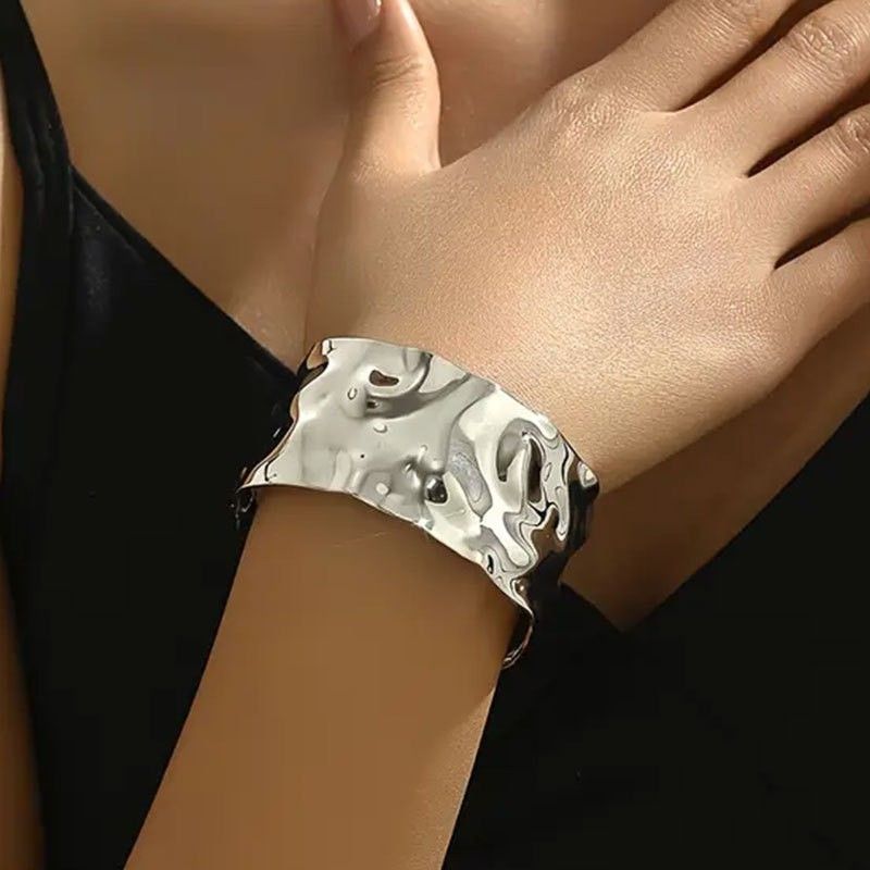 Hammerschlag-Armband-Set mit Herz-Design, offene Manschette
