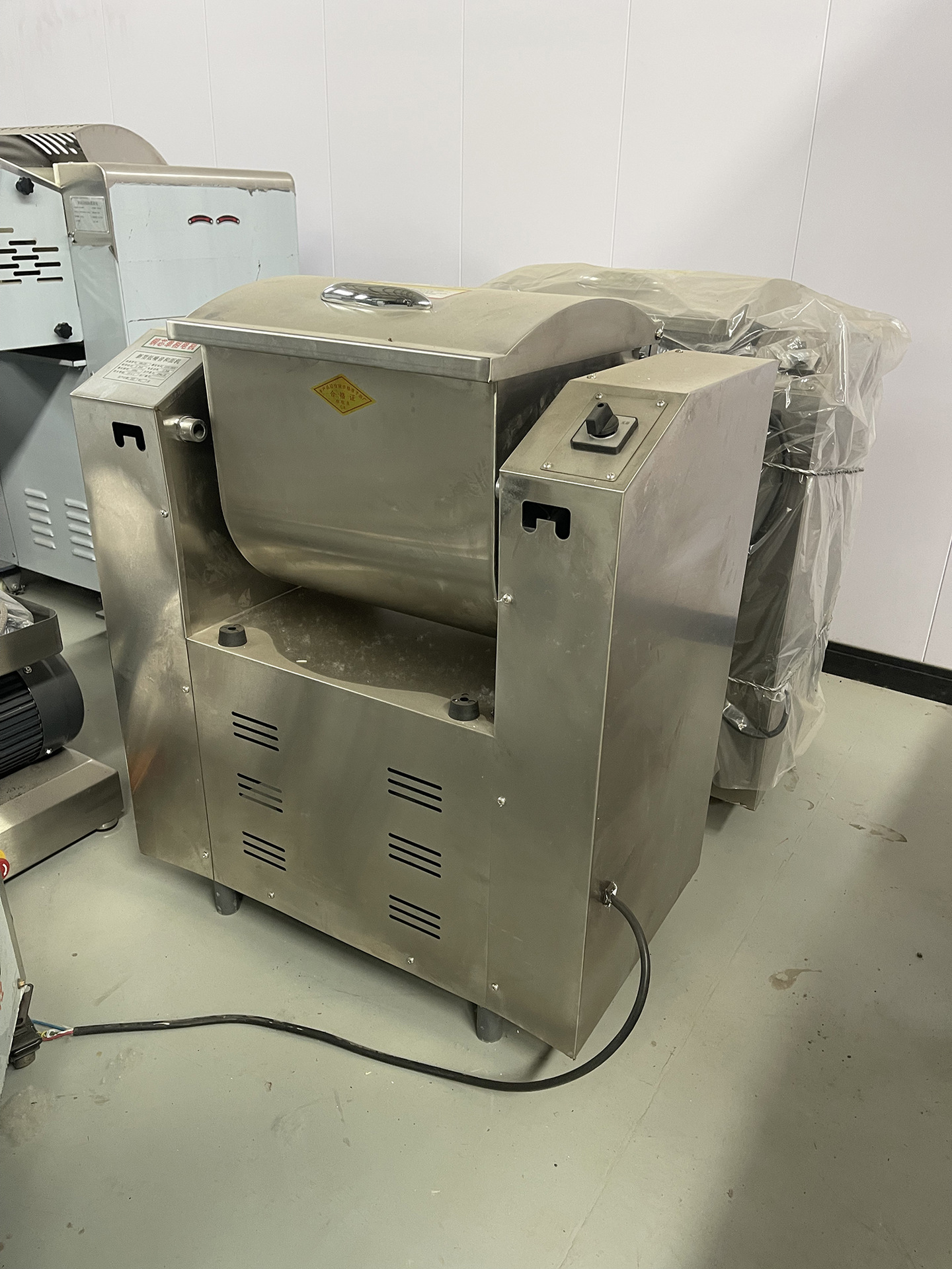 Stainless steel silent dough mixer 15-75kg automatic