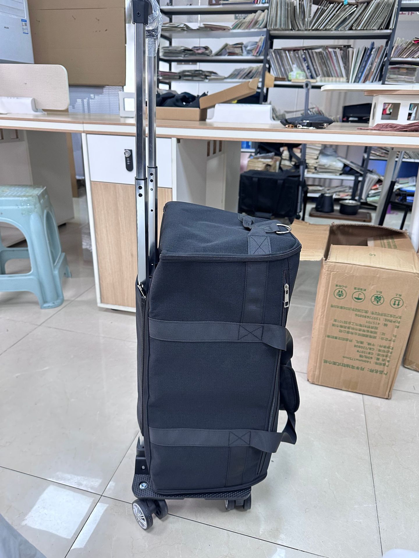 现货新款多功能带拉杆旅行包女简约旅行袋大容量健身包轻便运动包