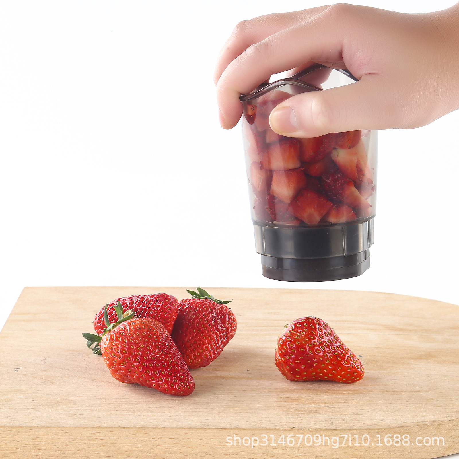 Multifunctional fruit and vegetable cutter for carrots, potatoes, strawberries