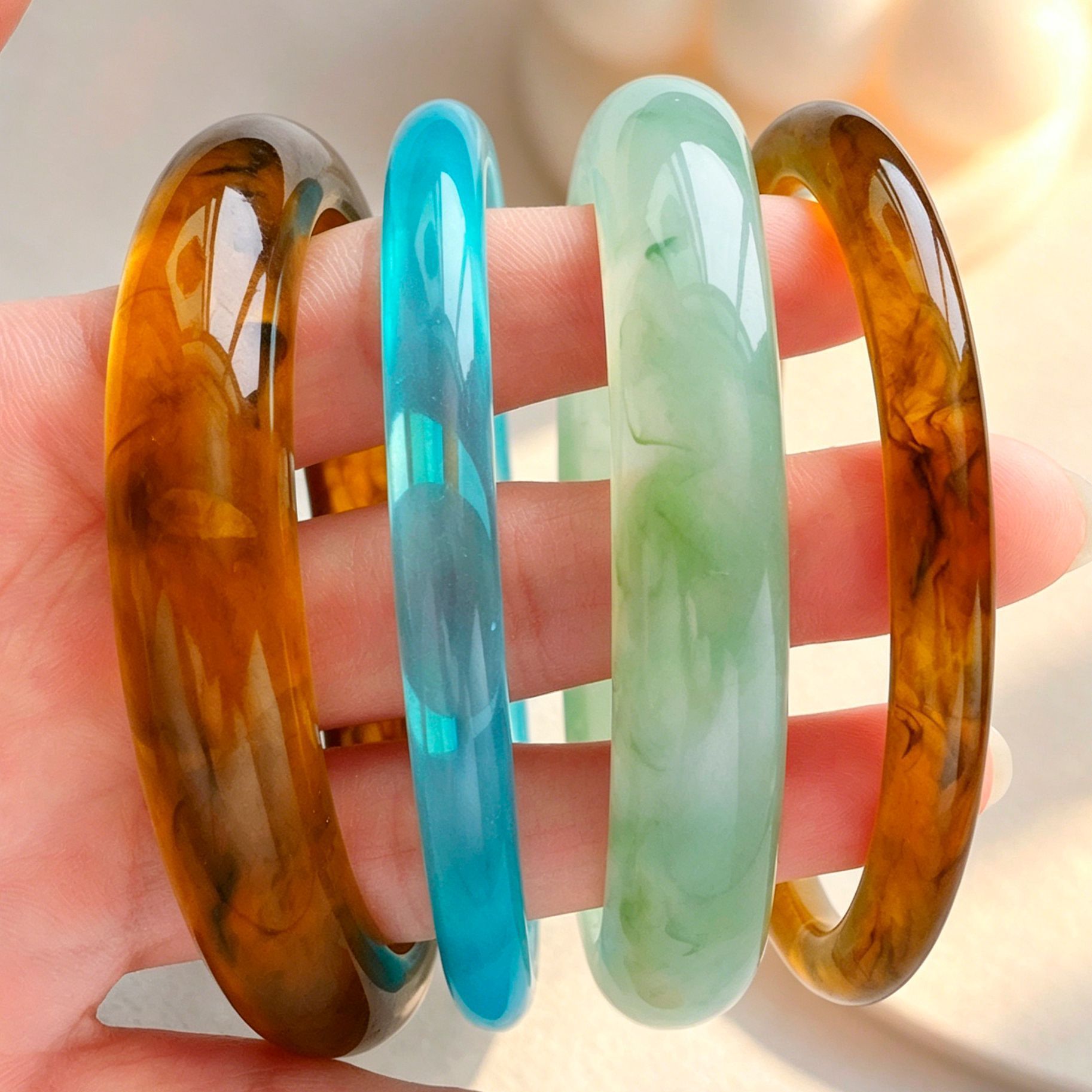 Resin bracelet with marble pattern, vintage style