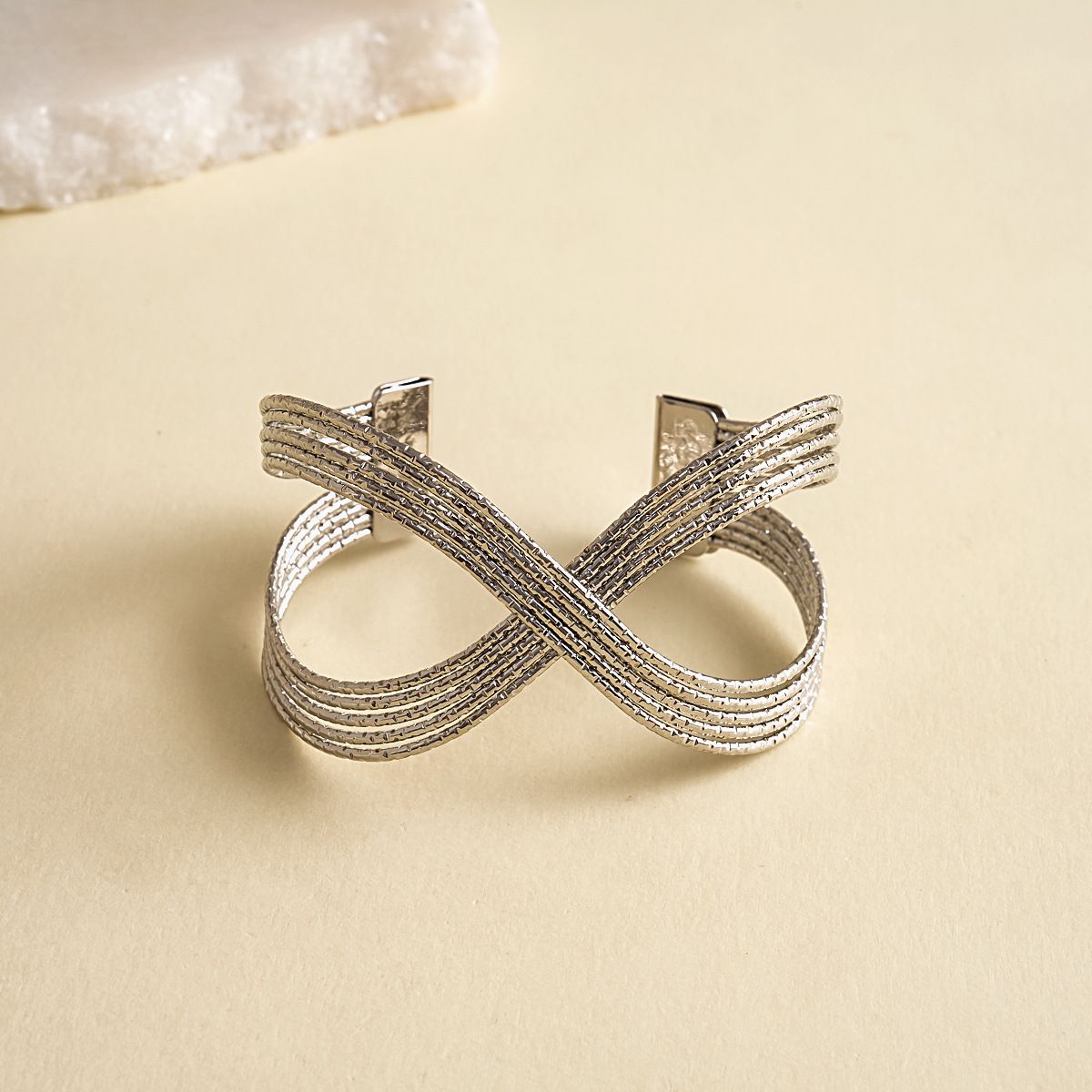 Striated gold bracelet, round, wrinkled design