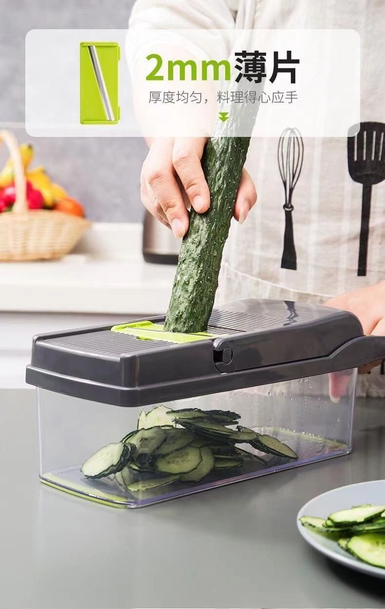 Multifunctional vegetable cutter with shredder, julienne and slicer