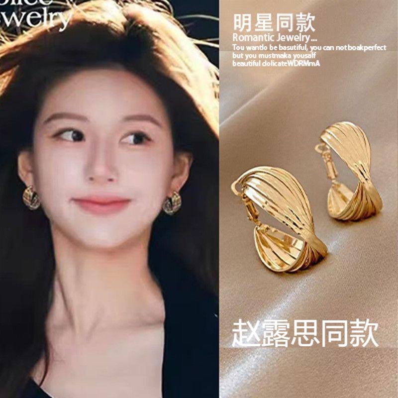 Design earrings, lightweight luxury, versatile, elegant