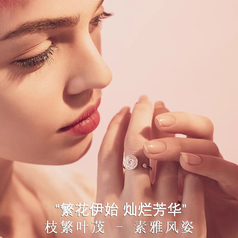 Rotating ring for women with rhinestones