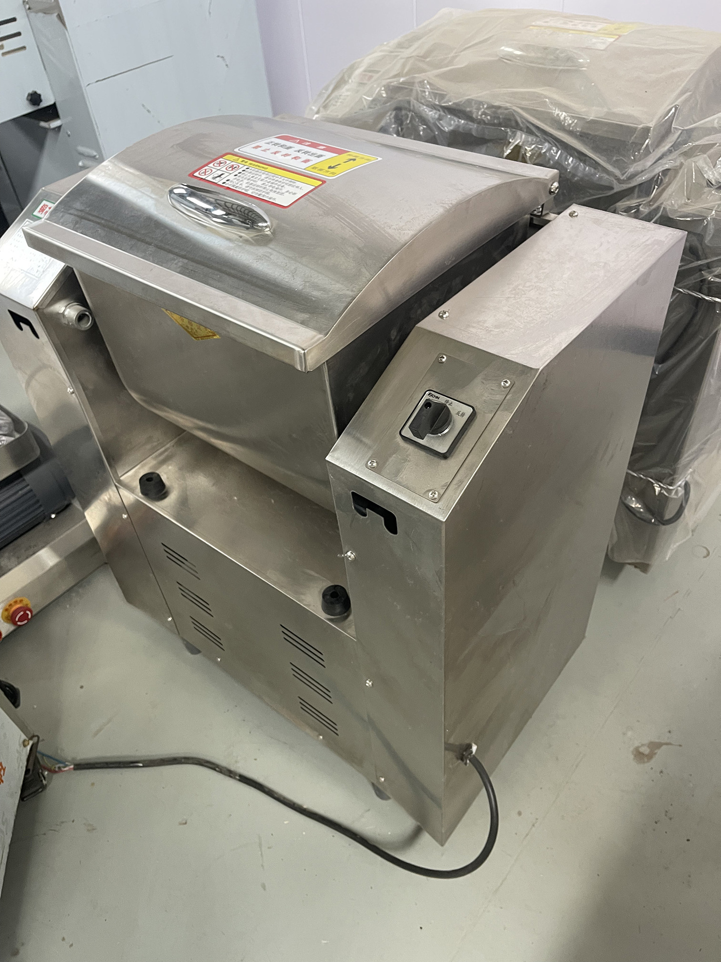 Stainless steel silent dough mixer 15-75kg automatic